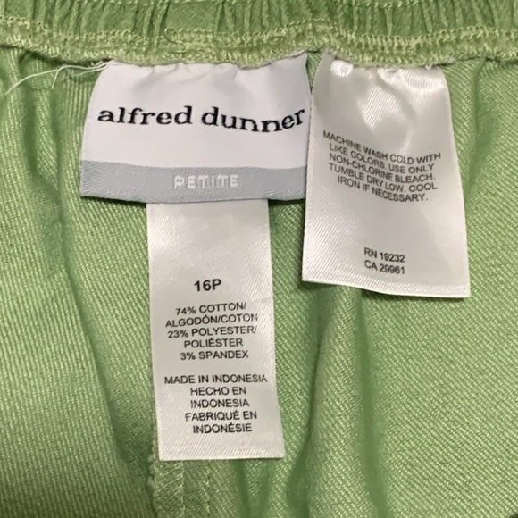 Women’s Alfred Dunner Classic Fit Green Capri Size 16P NEW WITH TAGS - Picture 6 of 7